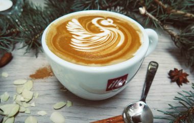 swan latte art